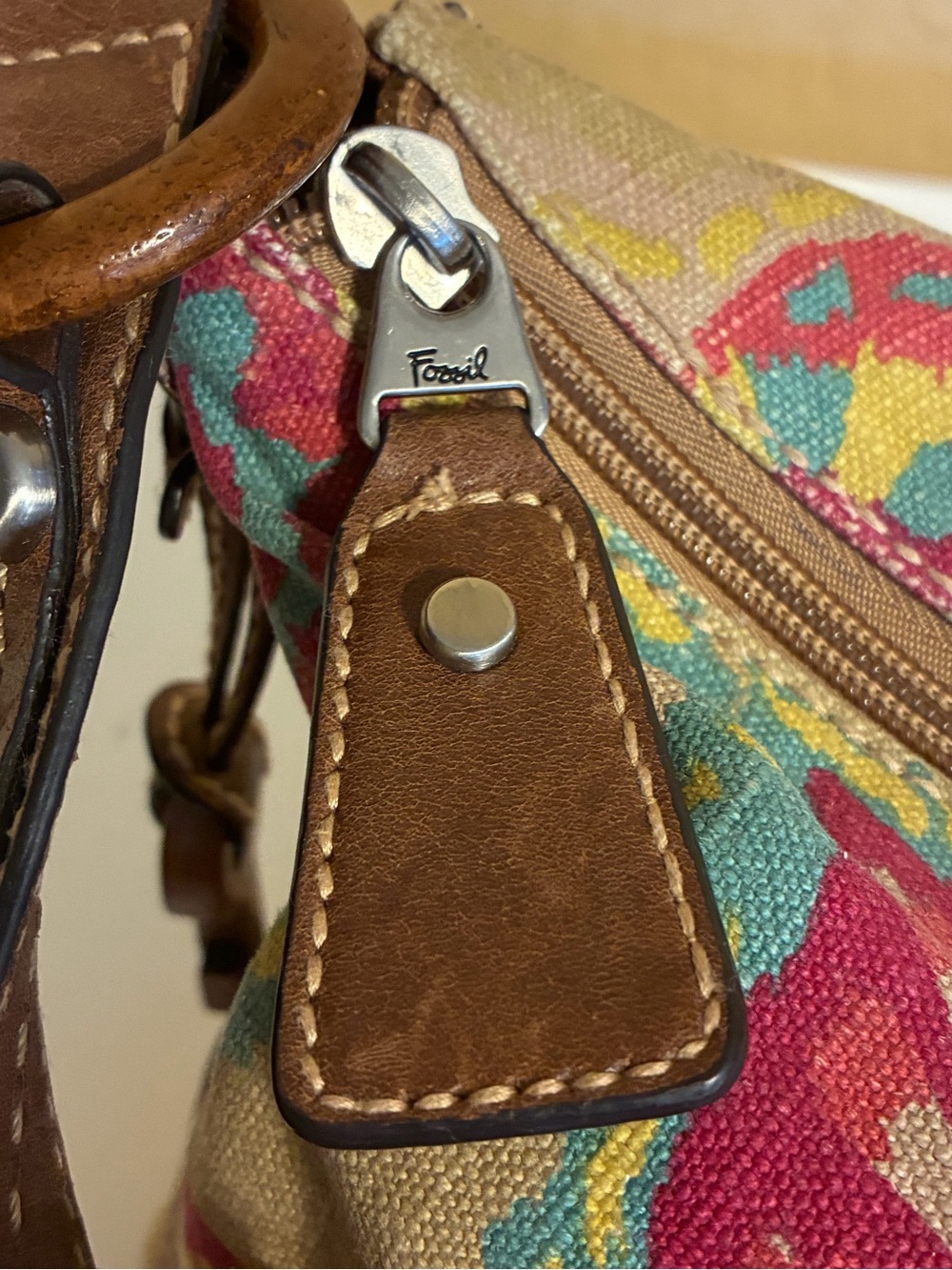 Vintage Fossil Boho Canvas Leather Shoulder Bag Floral Wood Key Charm Purse Y2K - Picture 9 of 16
